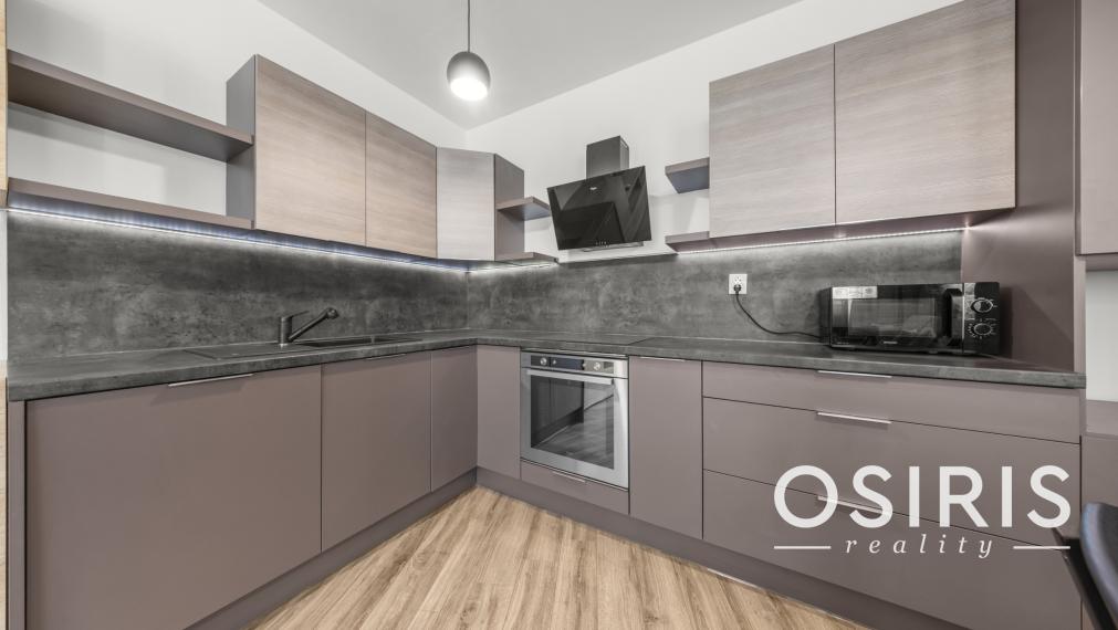 Krátkodobý prenájom, klimatizovaný 2i byt s balkónom, novostavba 2016, parkovacie miesto