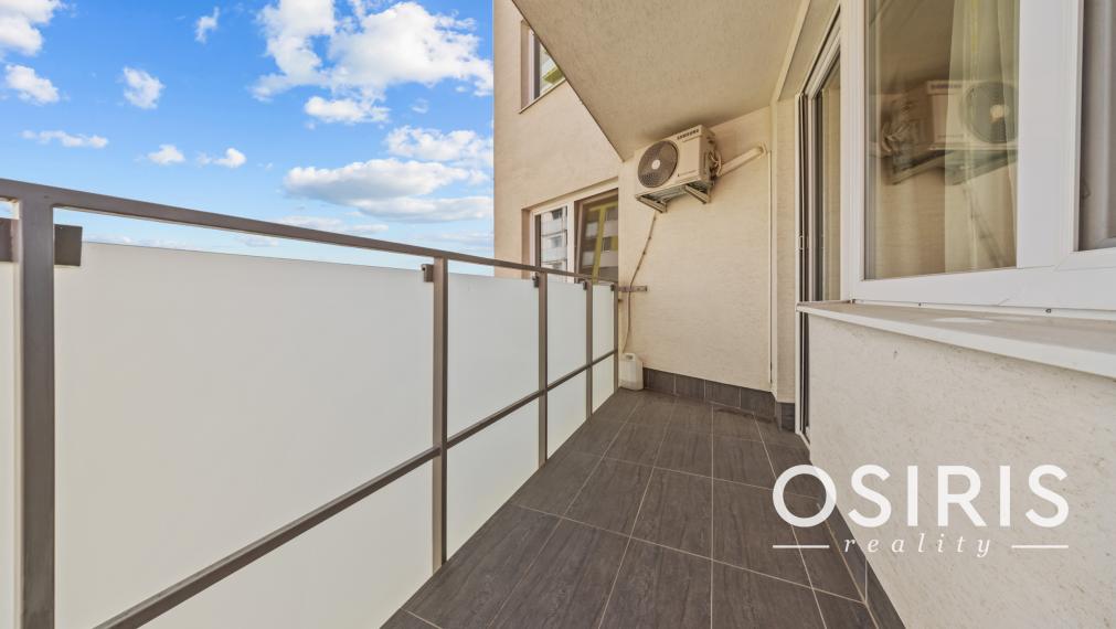 Krátkodobý prenájom, klimatizovaný 2i byt s balkónom, novostavba 2016, parkovacie miesto