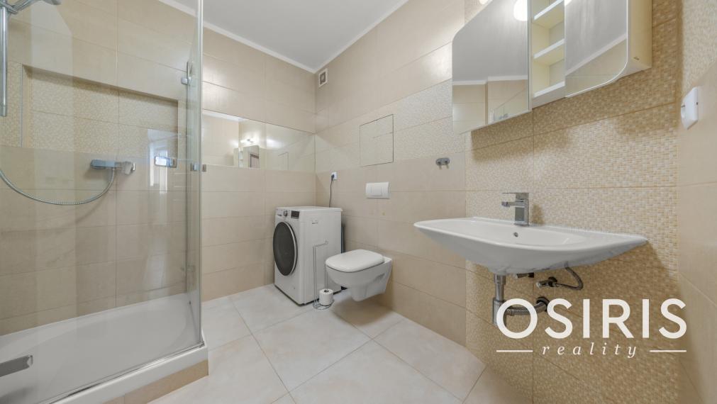 Krátkodobý prenájom, klimatizovaný 2i byt s balkónom, novostavba 2016, parkovacie miesto