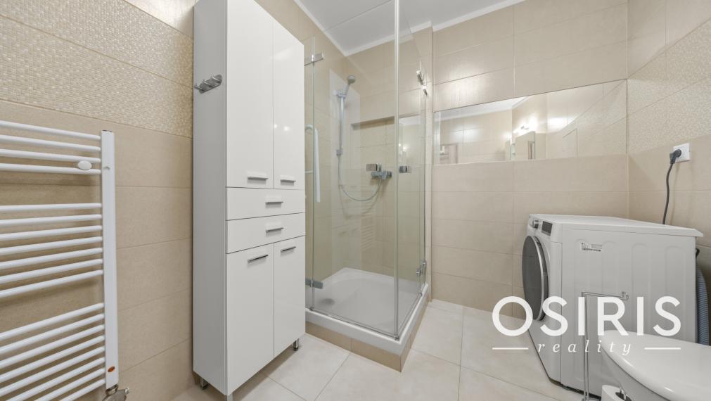 Krátkodobý prenájom, klimatizovaný 2i byt s balkónom, novostavba 2016, parkovacie miesto