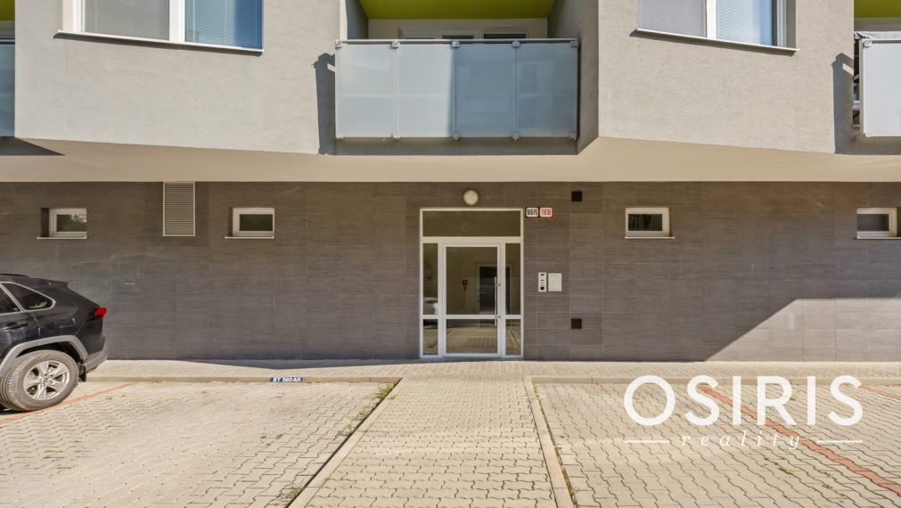 Krátkodobý prenájom, klimatizovaný 2i byt s balkónom, novostavba 2016, parkovacie miesto