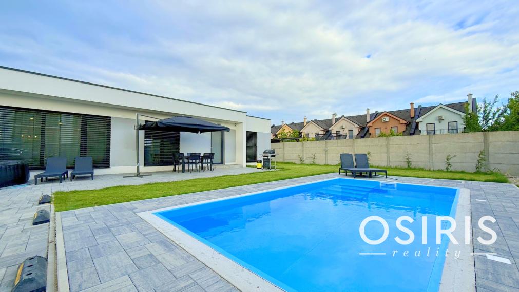 Klimatizovaný 4i rodinný dom s bazénom, 2x parkovanie na pozemku, novostavba 2023