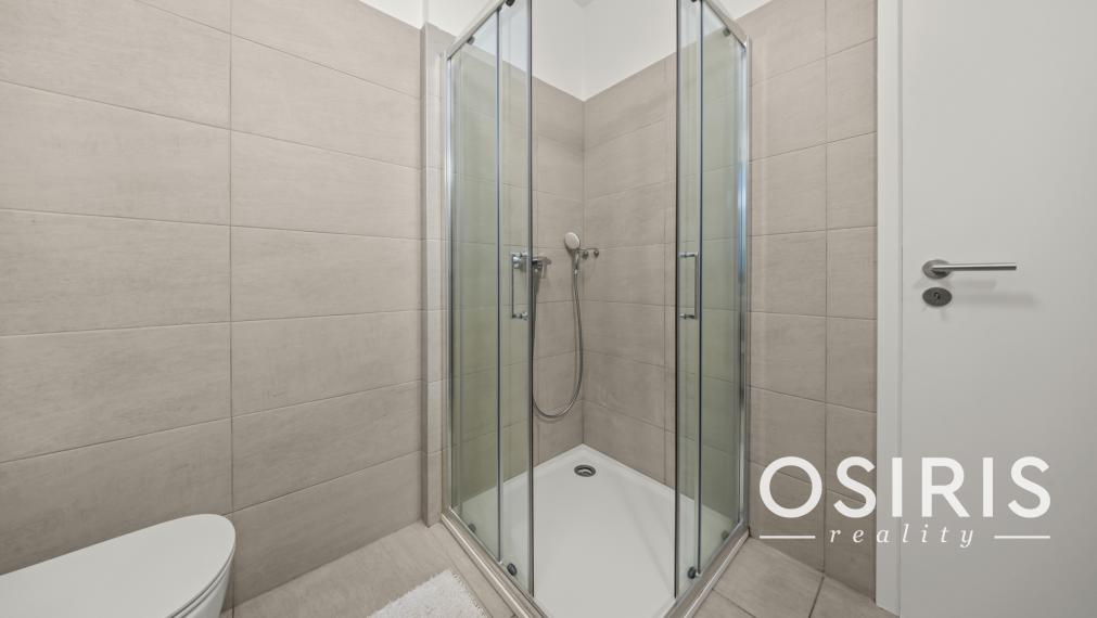 Klimatizovaný 1i byt s balkónom, novostavba 2022, predzáhradka, parkovacie miesto