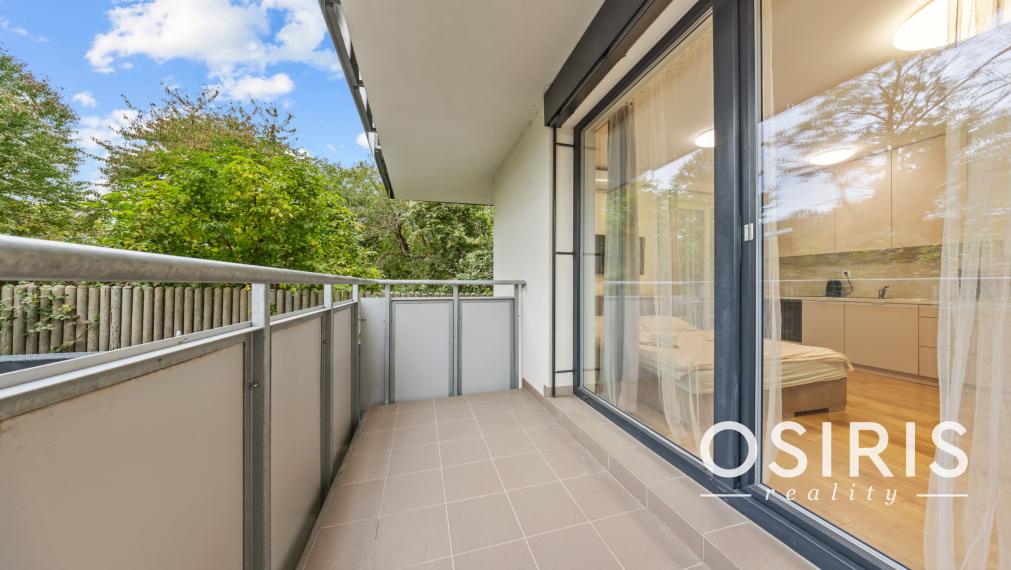 Klimatizovaný 1i byt s balkónom, novostavba 2022, predzáhradka, parkovacie miesto