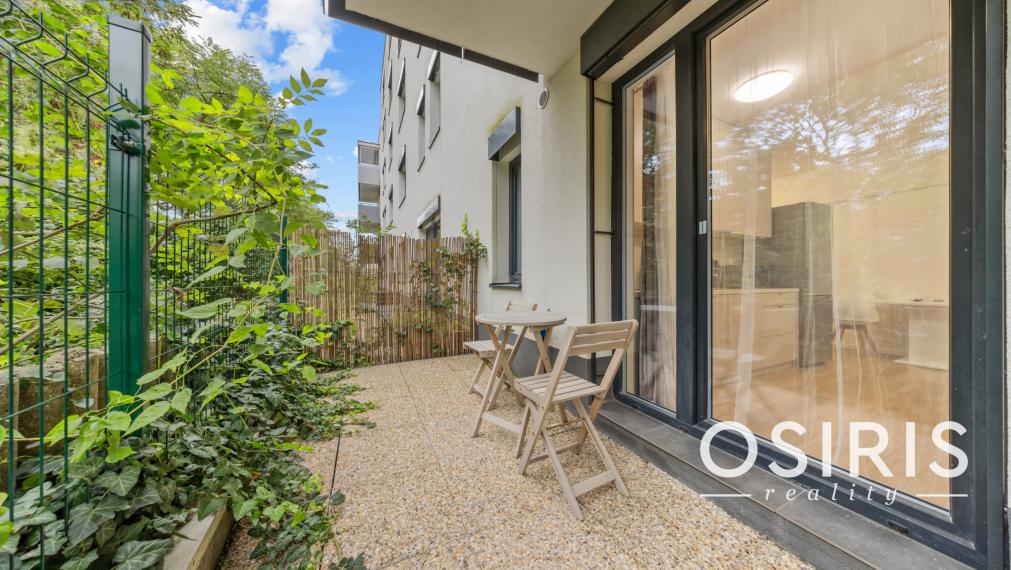 Klimatizovaný 1i byt s balkónom, novostavba 2022, predzáhradka, parkovacie miesto