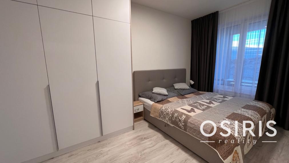 Klimatizovaný 2i byt s balkónom a s výhľadom na hrad, novostavba 2020