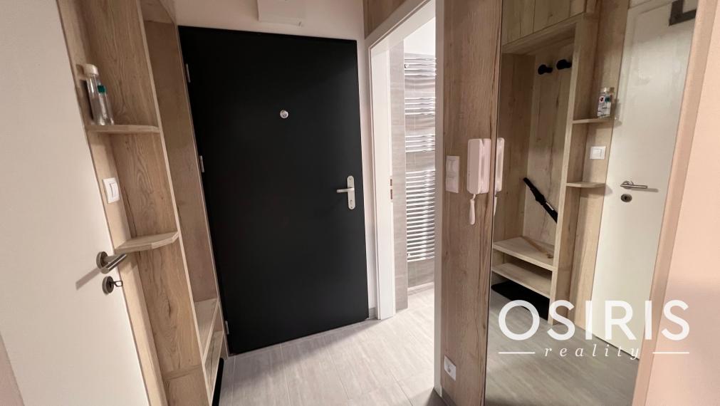 Klimatizovaný 2i byt s balkónom a s výhľadom na hrad, novostavba 2020