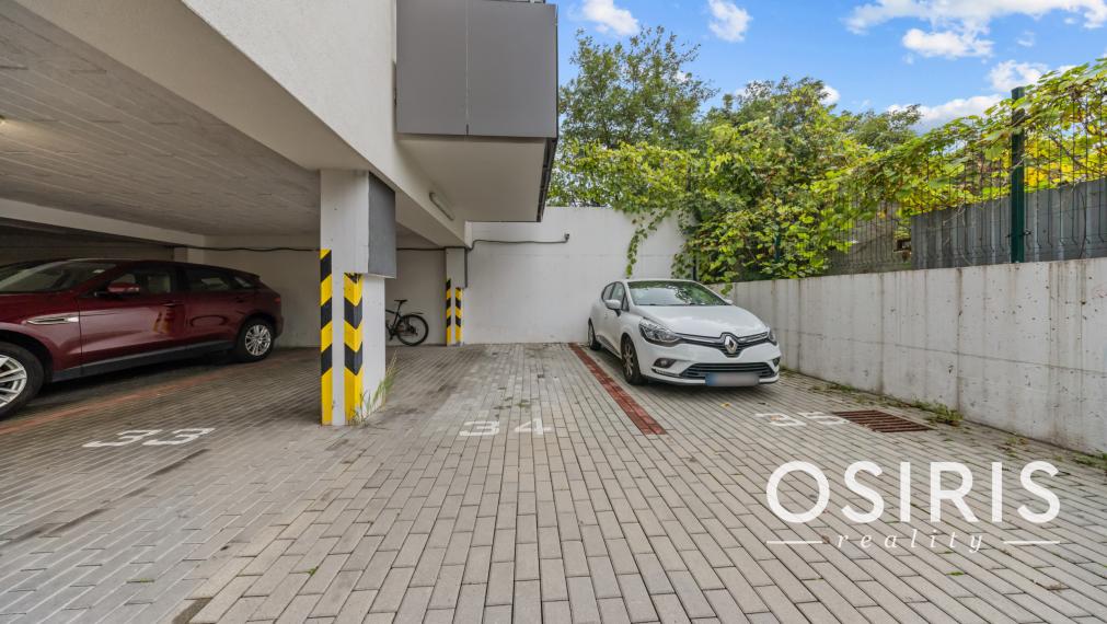 Garážové státie v garáži, Staré Grunty