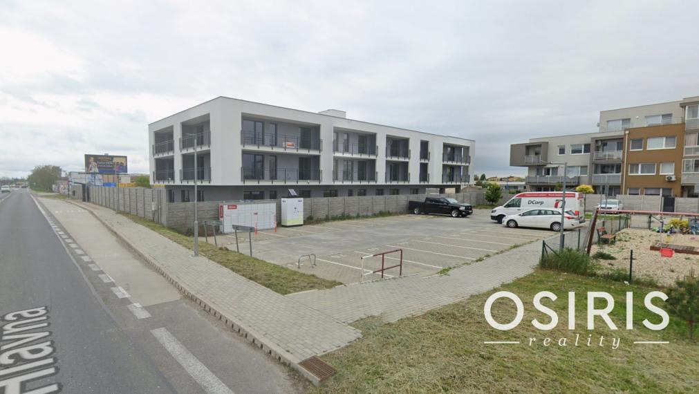 Klimatizovaný 3i byt v novostavbe z r. 2025, terasa 24 m2, 1 x parkovanie