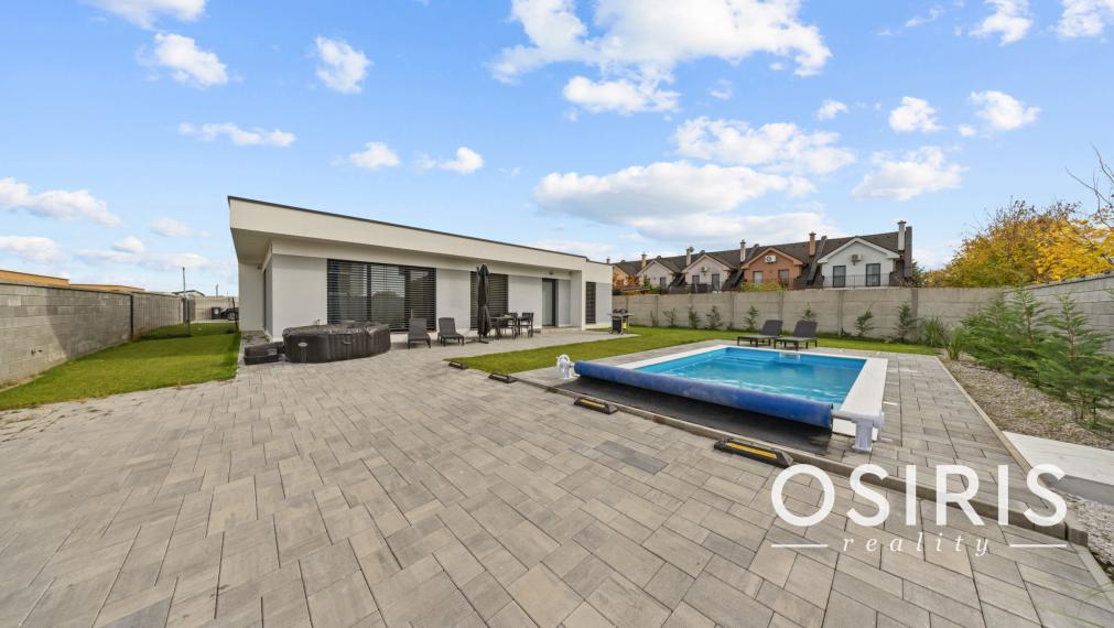 Klimatizovaný 4i rodinný dom s bazénom, 2x parkovanie na pozemku, novostavba 2023