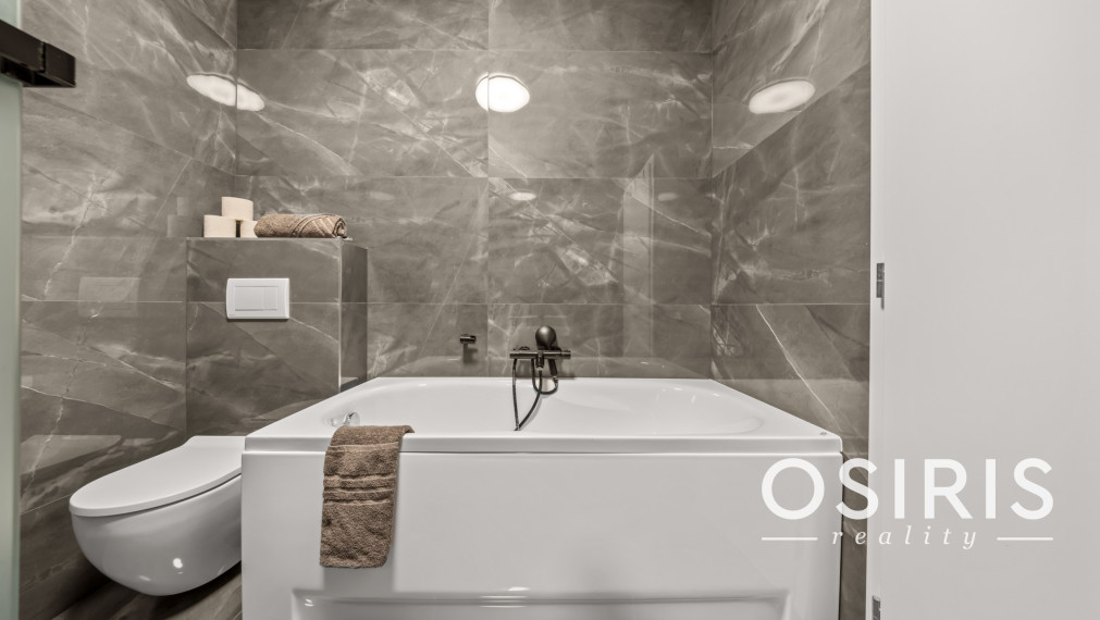 Klimatizovaný 4i rodinný dom s bazénom, 2x parkovanie na pozemku, novostavba 2023