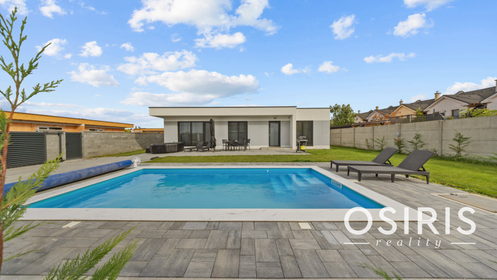 Klimatizovaný 4i rodinný dom s bazénom, 2x parkovanie na pozemku, novostavba 2023