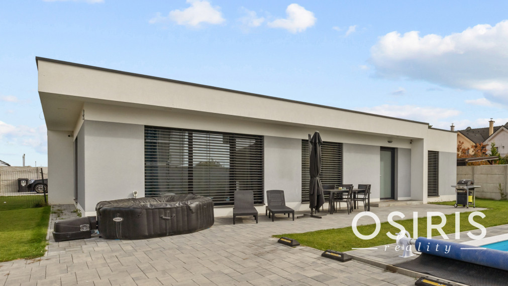 Klimatizovaný 4i rodinný dom s bazénom, 2x parkovanie na pozemku, novostavba 2023