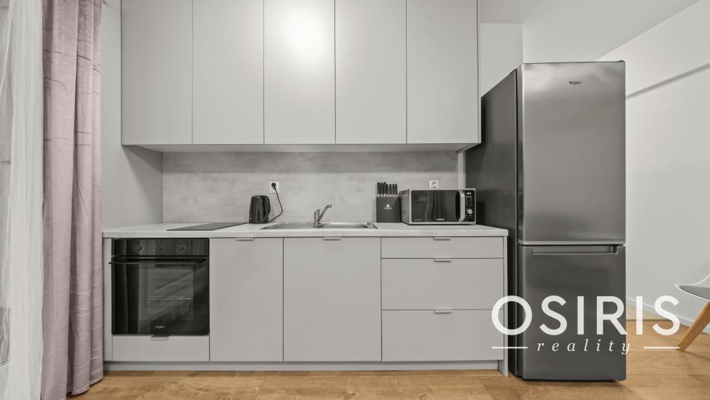 Klimatizovaný 1i byt s balkónom, novostavba 2022, predzáhradka, parkovacie miesto