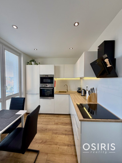 Kompletne zrekonštruovaný byt s dvoma balkónmi v top lokalite