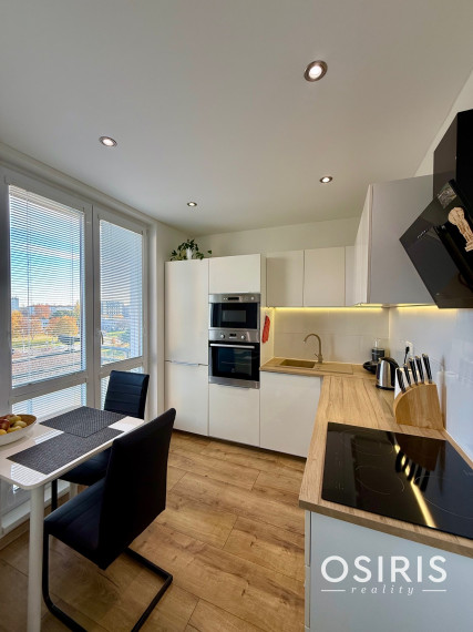 Kompletne zrekonštruovaný byt s dvoma balkónmi v top lokalite