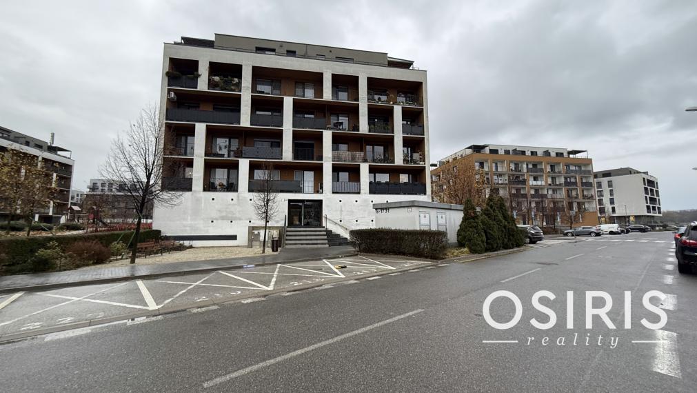 Zariadený 1i byt s balkónom, novostavba 2017 Slnečnice, parkovacie miesto