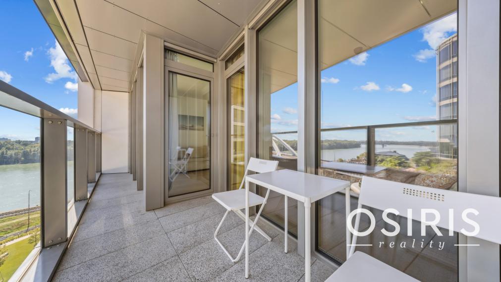 Klimatizovaný 2 izbový byt s terasou v Eurovea Tower, 1x parkovanie