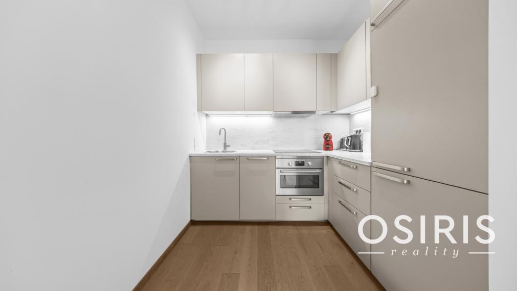 Klimatizovaný 2 izbový byt s terasou v Eurovea Tower, 1x parkovanie