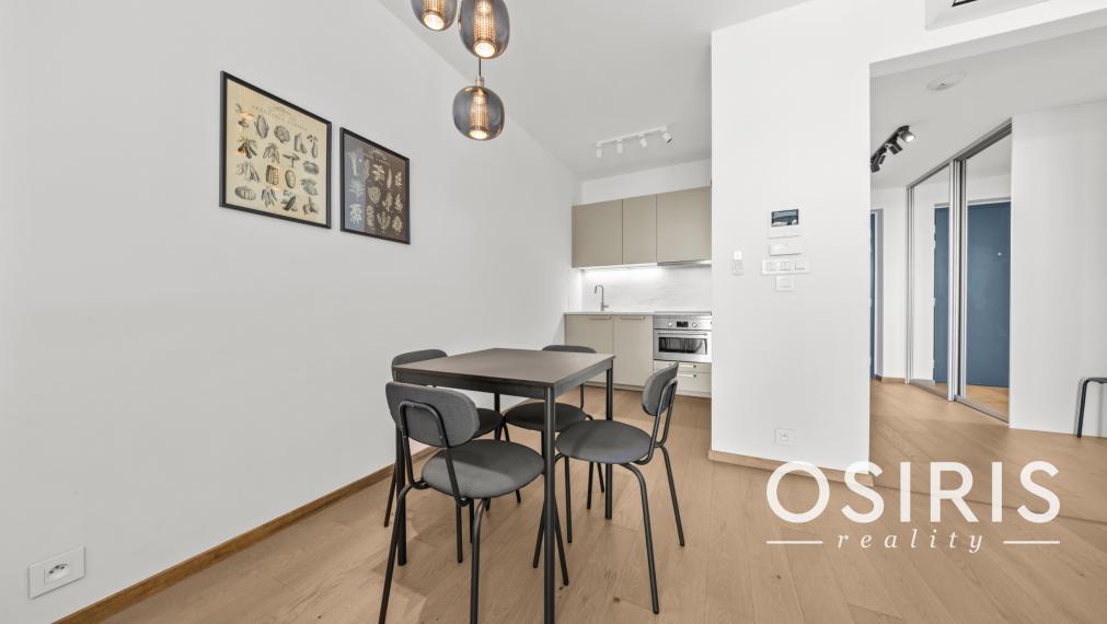 Klimatizovaný 2 izbový byt s terasou v Eurovea Tower, 1x parkovanie