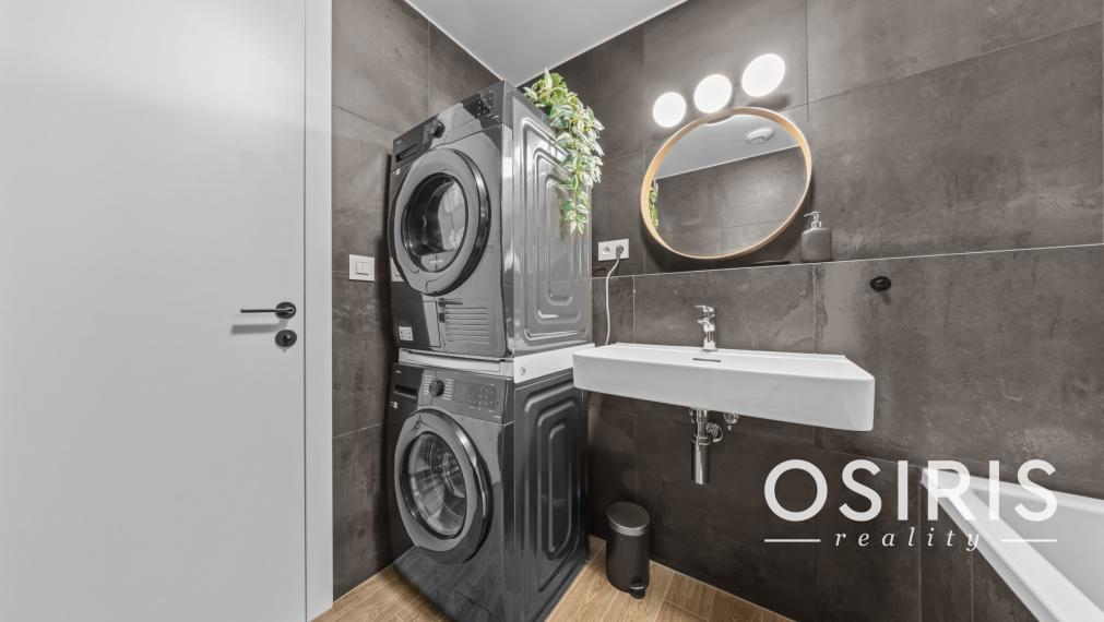 Klimatizovaný 2 izbový byt s terasou v Eurovea Tower, 1x parkovanie