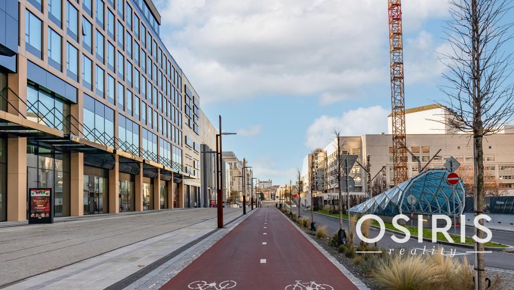 Klimatizovaný 2 izbový byt s terasou v Eurovea Tower, 1x parkovanie