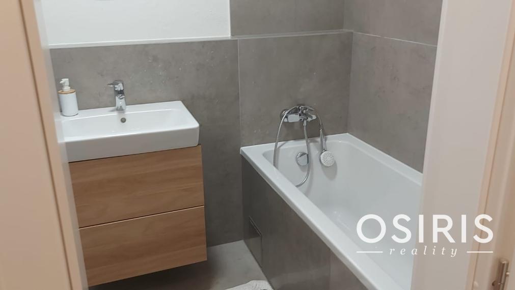 Na prenájom klimatizovaný 3i byt s balkónom, parkovanie