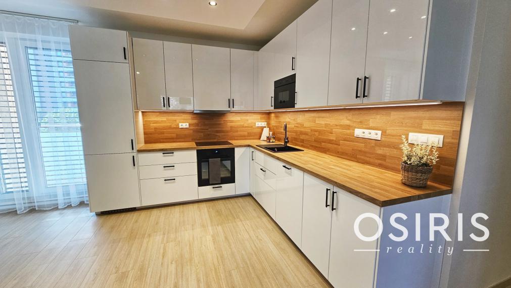 Na prenájom klimatizovaný 3i byt s balkónom, parkovanie