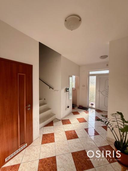 Klasický, 5 izbový rodinný dom vo výbornej lokalite