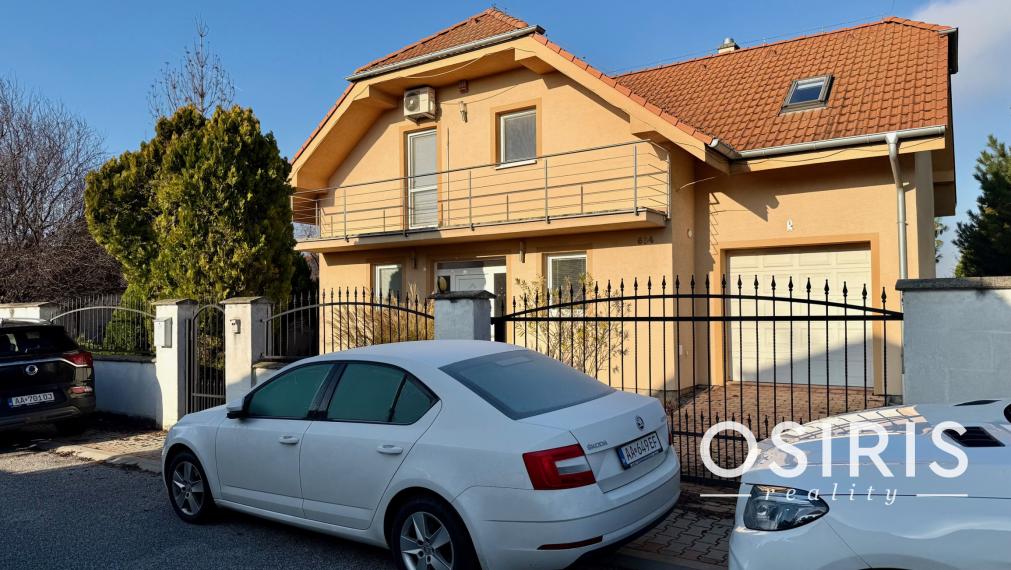 Klasický, 5 izbový rodinný dom vo výbornej lokalite