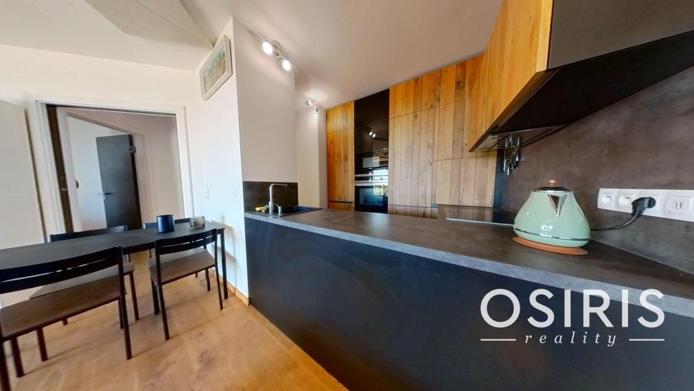 2i byt zariadený dizajnérom, s priestrannou terasou, novostavba 2019, Koliba