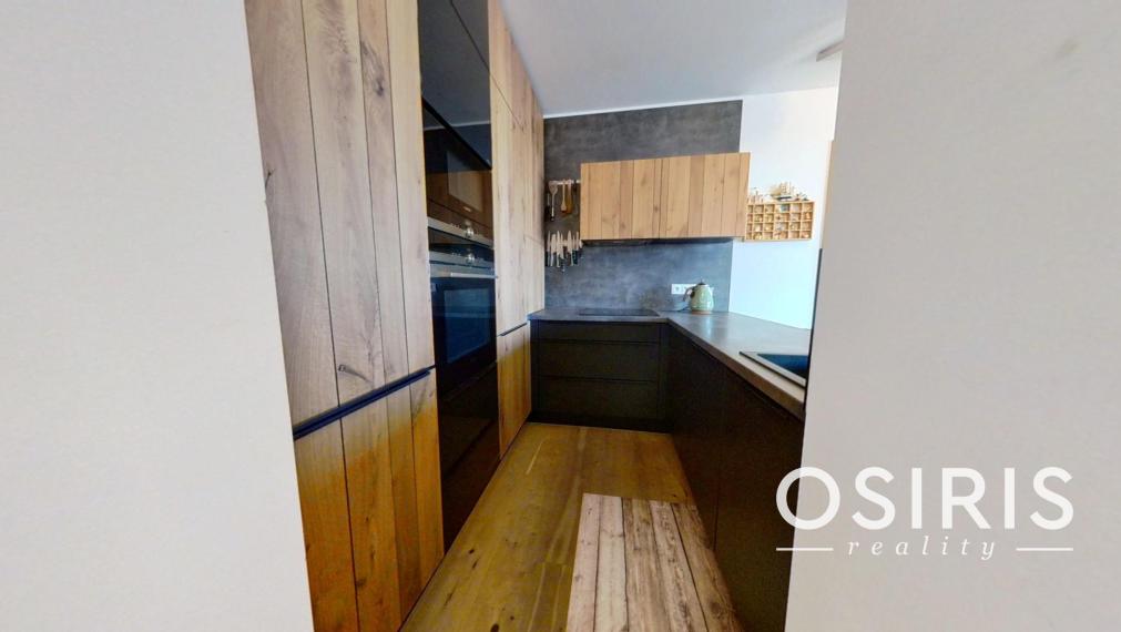 2i byt zariadený dizajnérom, s priestrannou terasou, novostavba 2019, Koliba