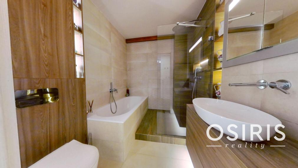 2i byt zariadený dizajnérom, s priestrannou terasou, novostavba 2019, Koliba