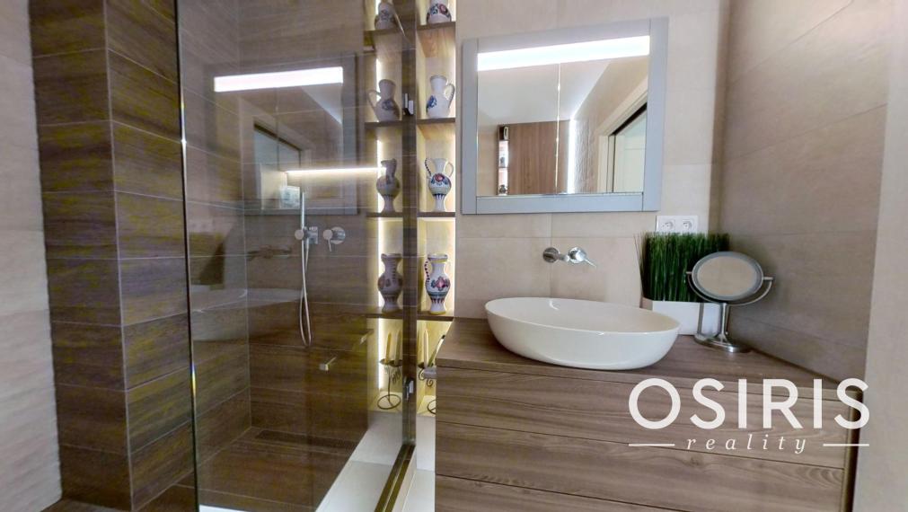 2i byt zariadený dizajnérom, s priestrannou terasou, novostavba 2019, Koliba