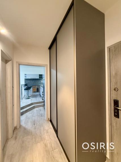 Pekný 2 izbový byt s veľkou zasklenou loggiou