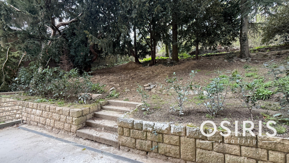 Nadštandardný klimatizovaný 5i byt 160 m2 + záhrada 100 m2, Holubyho ul.