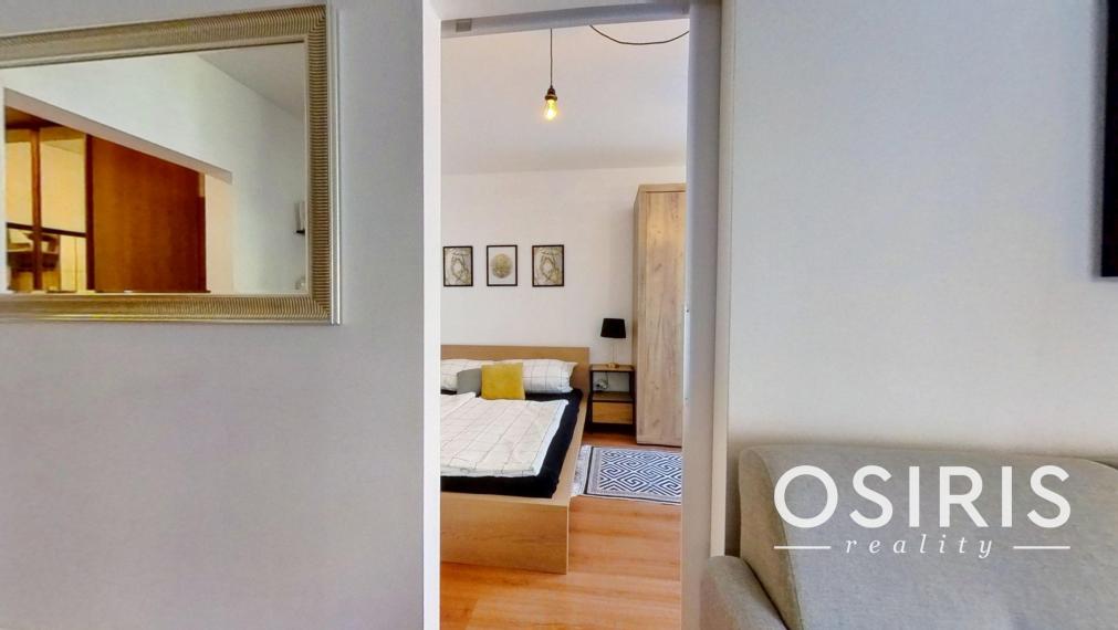 Na prenájom klimatizovaný 2i byt s balkónom, Ružinov, parkovanie