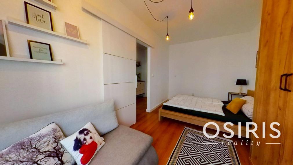 Na prenájom klimatizovaný 2i byt s balkónom, Ružinov, parkovanie