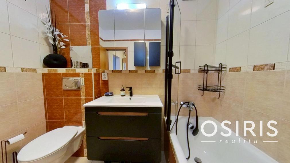 Na prenájom klimatizovaný 2i byt s balkónom, Ružinov, parkovanie