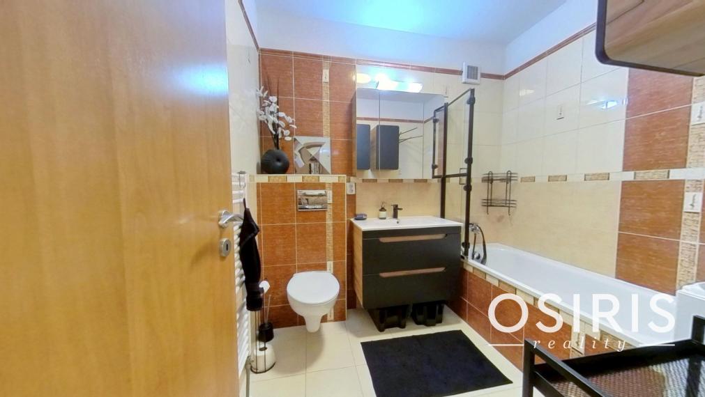 Na prenájom klimatizovaný 2i byt s balkónom, Ružinov, parkovanie