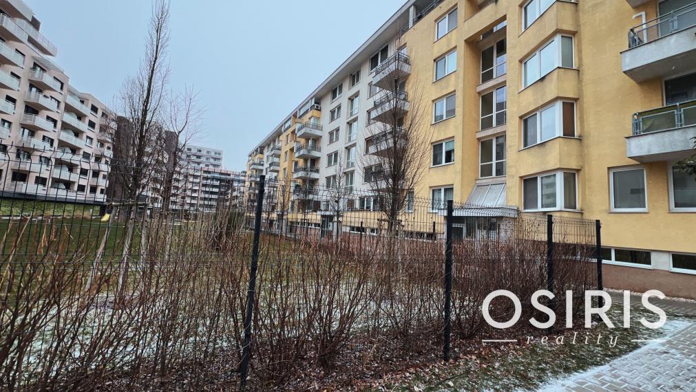 Na prenájom klimatizovaný 2i byt s balkónom, Ružinov, parkovanie