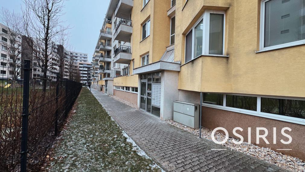 Na prenájom klimatizovaný 2i byt s balkónom, Ružinov, parkovanie