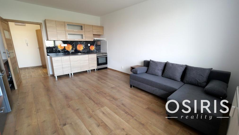 Zrekonštruovaná garsónka, začiatok Petržalky, Jungmanova ul.