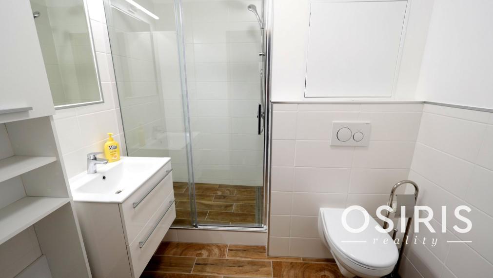 Zrekonštruovaná garsónka, začiatok Petržalky, Jungmanova ul.