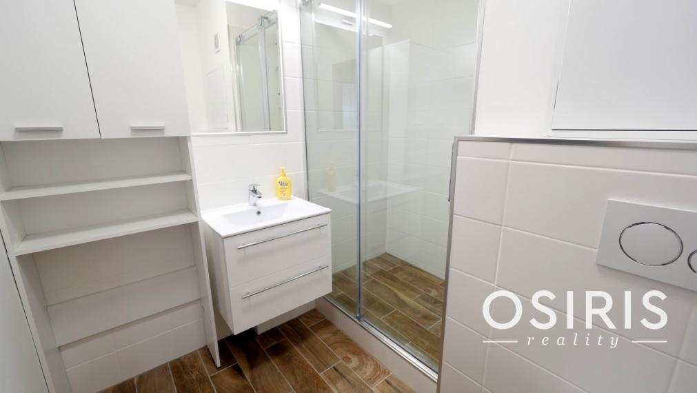 Zrekonštruovaná garsónka, začiatok Petržalky, Jungmanova ul.