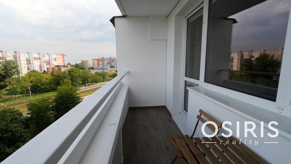 Zrekonštruovaná garsónka, začiatok Petržalky, Jungmanova ul.