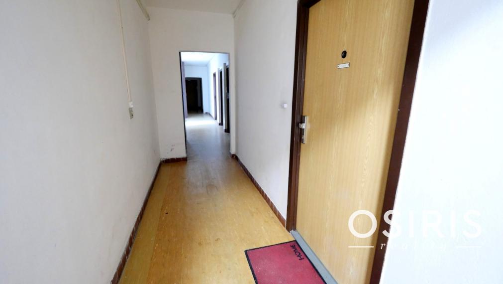 Zrekonštruovaná garsónka, začiatok Petržalky, Jungmanova ul.