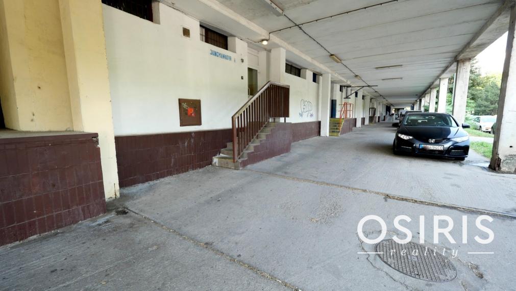 Zrekonštruovaná garsónka, začiatok Petržalky, Jungmanova ul.