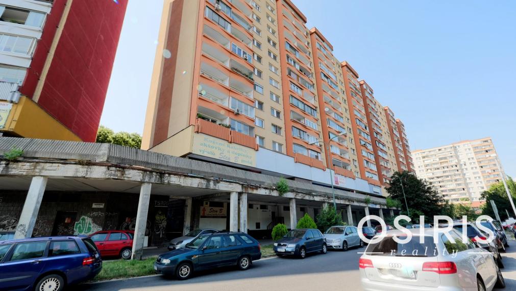 Zrekonštruovaná garsónka, začiatok Petržalky, Jungmanova ul.