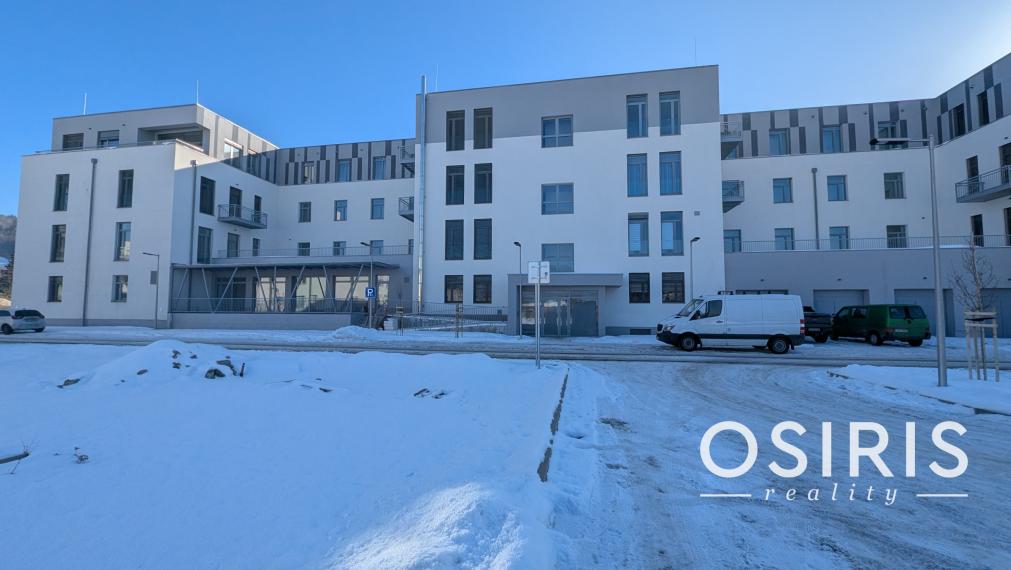 Zariadený 1i byt s terasou a predzáhradkou vo vyhľadávanej lokalite, Nálepkova ul. Lipt. Mikuláš - Tri Háje